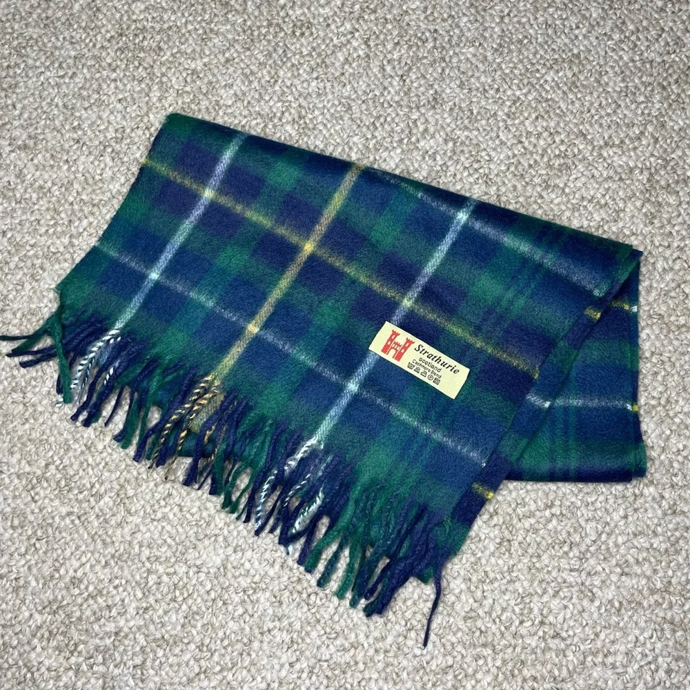 Strathurie cashmere scarf